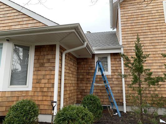 6" white seamless gutters with 4" round leaders