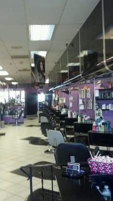 Warm and inviting. Family oriented salon.