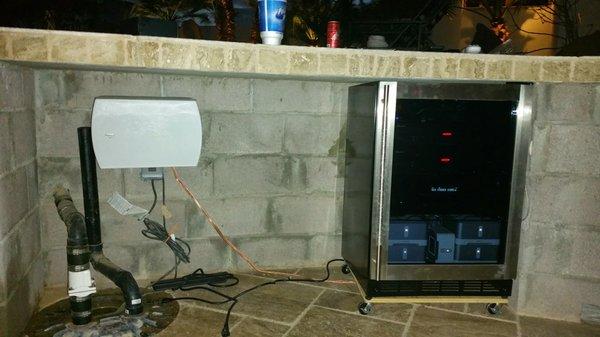 Outdoor rack with an outdoor subwoofer