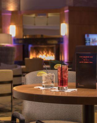 Grab a drink fireside in our Greatroom Lobby.