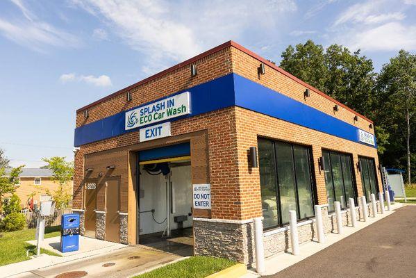 Get a car wash at the Splash In located at 8228 Woodyard Rd, Clinton, MD. Don't forget to grab some food inside at our café!