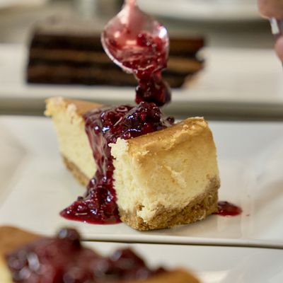 NY Style Cheesecake with vanilla-berry compote