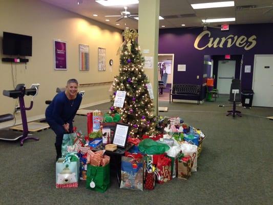 The giving tree supported by the Mount Joy Curves members for the mothers at a Woman's Concern.  Almost 100 gift bags were donated.