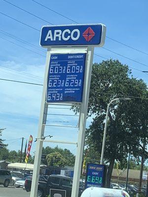 Arco Cherokee Gas & Mart