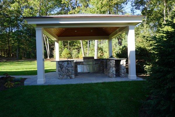 This outdoor kitchen is fully equipped for the barbecue (rain or shine) with a grill, egg smoker, sink, warmer drawer and refrigeration.