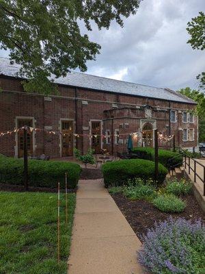 The Commons features a lovely walk-out patio with comfortable seating. It is surrounded by lights which creates a warm ambiance.