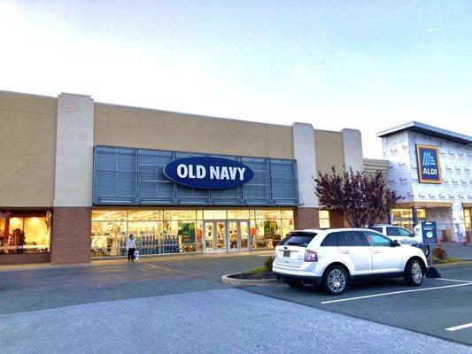 Old Navy storefront