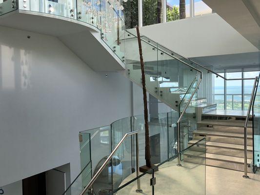 Glass railing