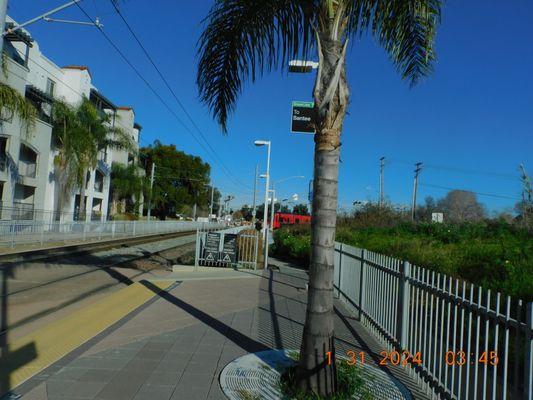 With the station there are several ways to get to the platform and the machines are close by. With safety the station can be crowded.