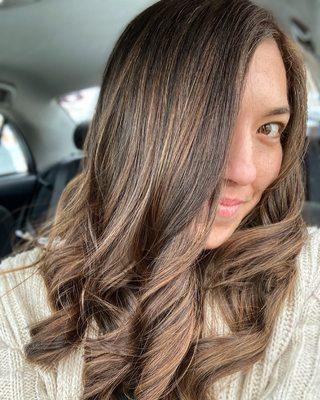 Color melt from dark brown hair to caramel. Full, tapered highlighting done with foils