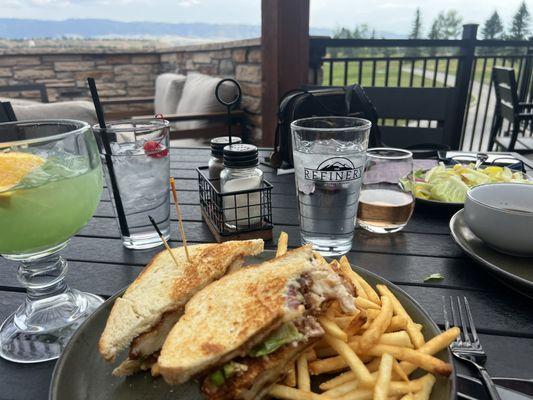 Chicken sandwich with jalapeño and honey.