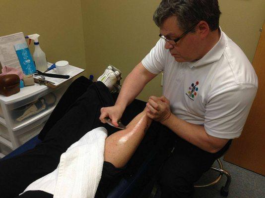 Dr. Berry is uses the EDGE Mobility System for assisted soft tissue manipulation. The Edge consist of a Set of Tools,