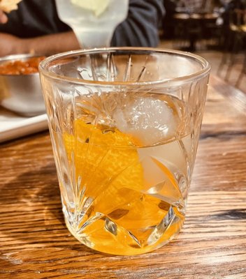 A LA ANTIGUA (TEQUILA OLD FASHIONED)