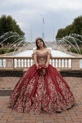 Quinceañera de vestido rojo