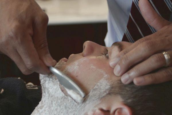 Traditional straight razor shaving