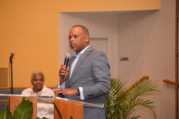 Pastor Eric L. Wiggins preaching the Word of God!