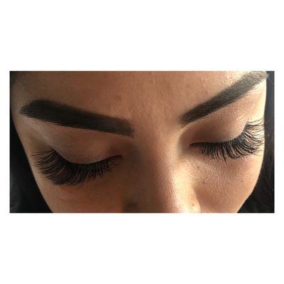 Light Volume lash extensions