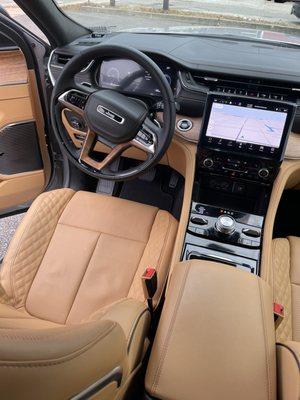 Interior of the new 2021 Jeep Grand Cherokee