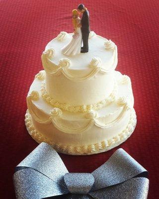 An elegant, simple and classy Wedding Cake.