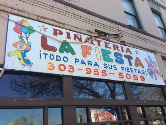 La Piñata - signage