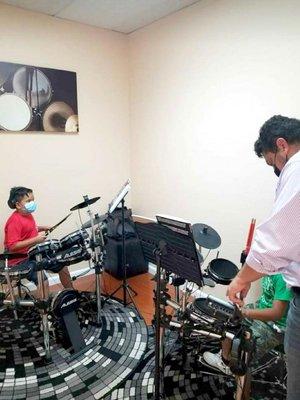 Amadeus Music School - clases de musica