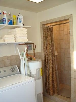 3rd floor bath/laundry