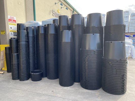 Plastic pots in xtra large sizes