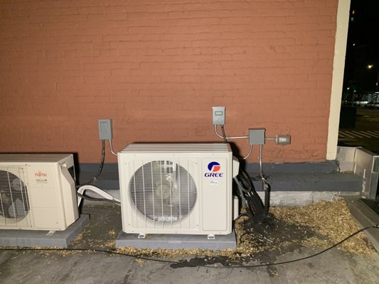 Customer purchase the mini split AC unit and I install it, make the store getting cold again.
@Manhattan NY