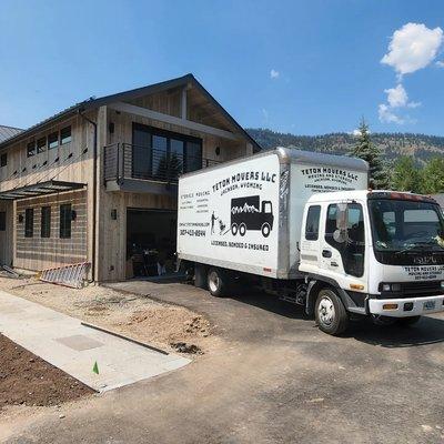 From Teton Village, WY to Wilson, WY.

#tetonmovers #tetonvillage #wilsonwyoming #loading #unloading