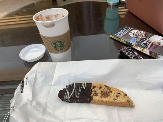 Hot chocolate and biscotti