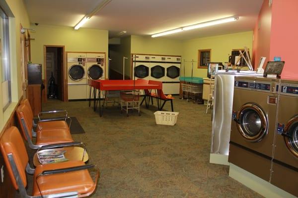 Clean, comfortable and homey environment to do your laundry.
 Magazines, books, playing cards, games, puzzles available.