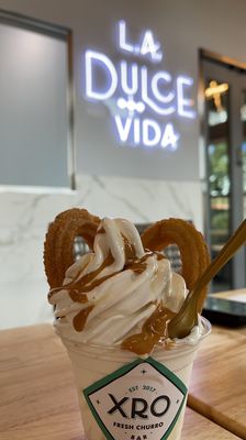 Vanilla gelato with dulce de leche topping