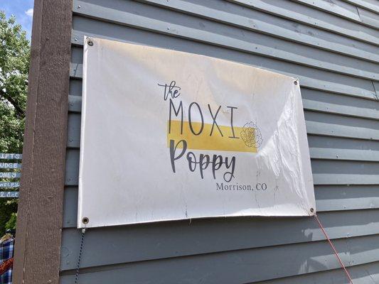 The Moxi Poppy