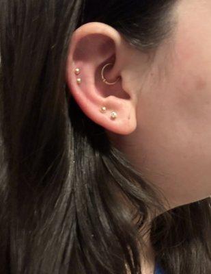 Done by Kayla I'm obsessed! Daith pain 0/10. I 100% recommend! Helped with migraines within an hour.