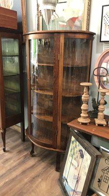 Nice tiger oak curio / display chest