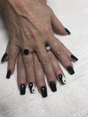 Yin Yang Nails