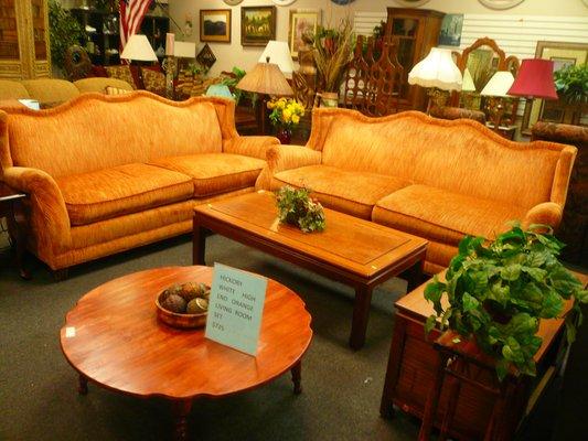 HICKORY WHITE HIGH END  LIVING ROOM SET (2 SOFAS), IN EXCELLENT CONDITION. $750