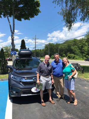 Congratulations to these lovely folks on their new 2017 Honda Cr-V AWD.