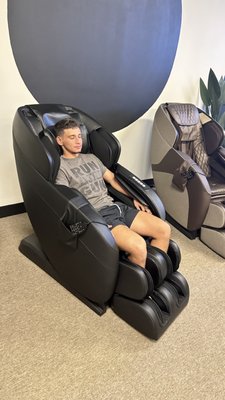 athletic pro full body zero gravity deep tissue strong massage chair on sale in south florida boca raton pompano beach lighthouse point