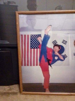 Eugene Teter doing a Roundhouse kick