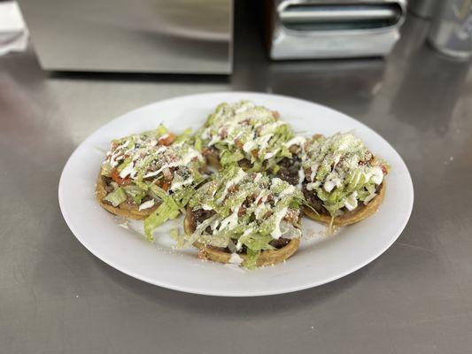 Plate with 4 Sopes