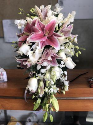 She said Vanessa do me a beautiful bouquet for a wedding with lilies and orchids and here it is only at Jose Arrangenments