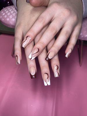 brown n white nails for Lauren!
Acrylic set + complex nail art