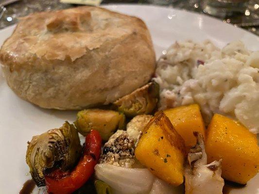 Beef Wellington with mashed potatoes and vegetables