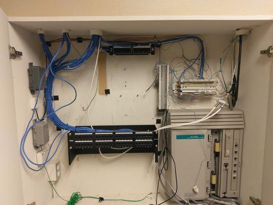 Data cable / CAT 6 installation with patch panel