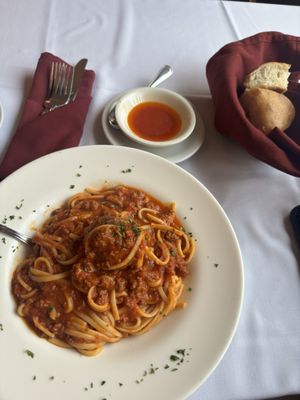 linguine bolognese lunch