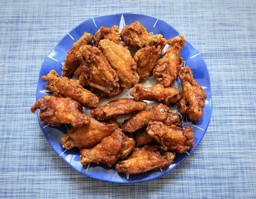 Soy/garlic and plain chicken wings - not good. Tiny and very dry wings.