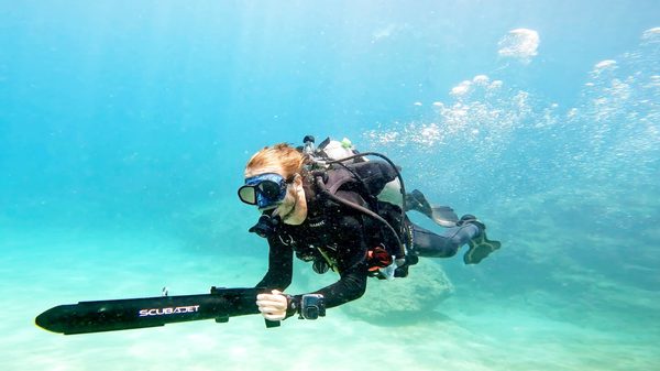 My Instructor, Julian checking out my SCUBAJET DPV.   He was a natural!