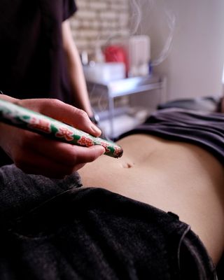 Painful period relief moxibustion technique