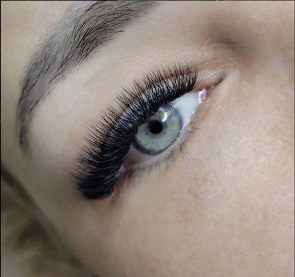 Discover the secret to captivating eyes with Lash11Spa's premium eyelash extensions.